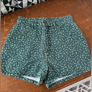 Vintage Floral Green Women's Shorts